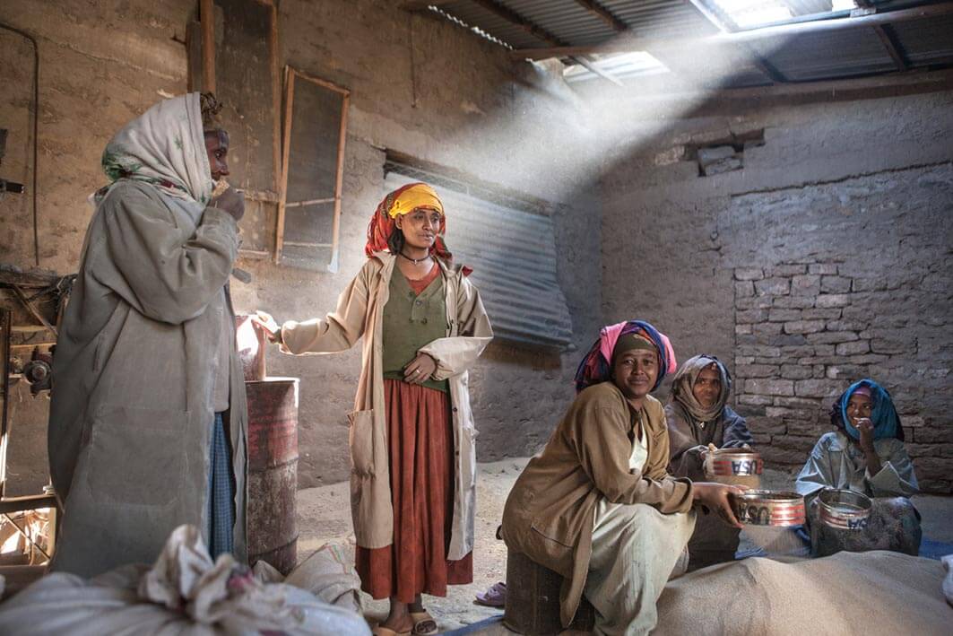 Reportage für das Auswärtige Amt, Frauen in einer Getreide Mühle, Dshibuti, Eritrea
